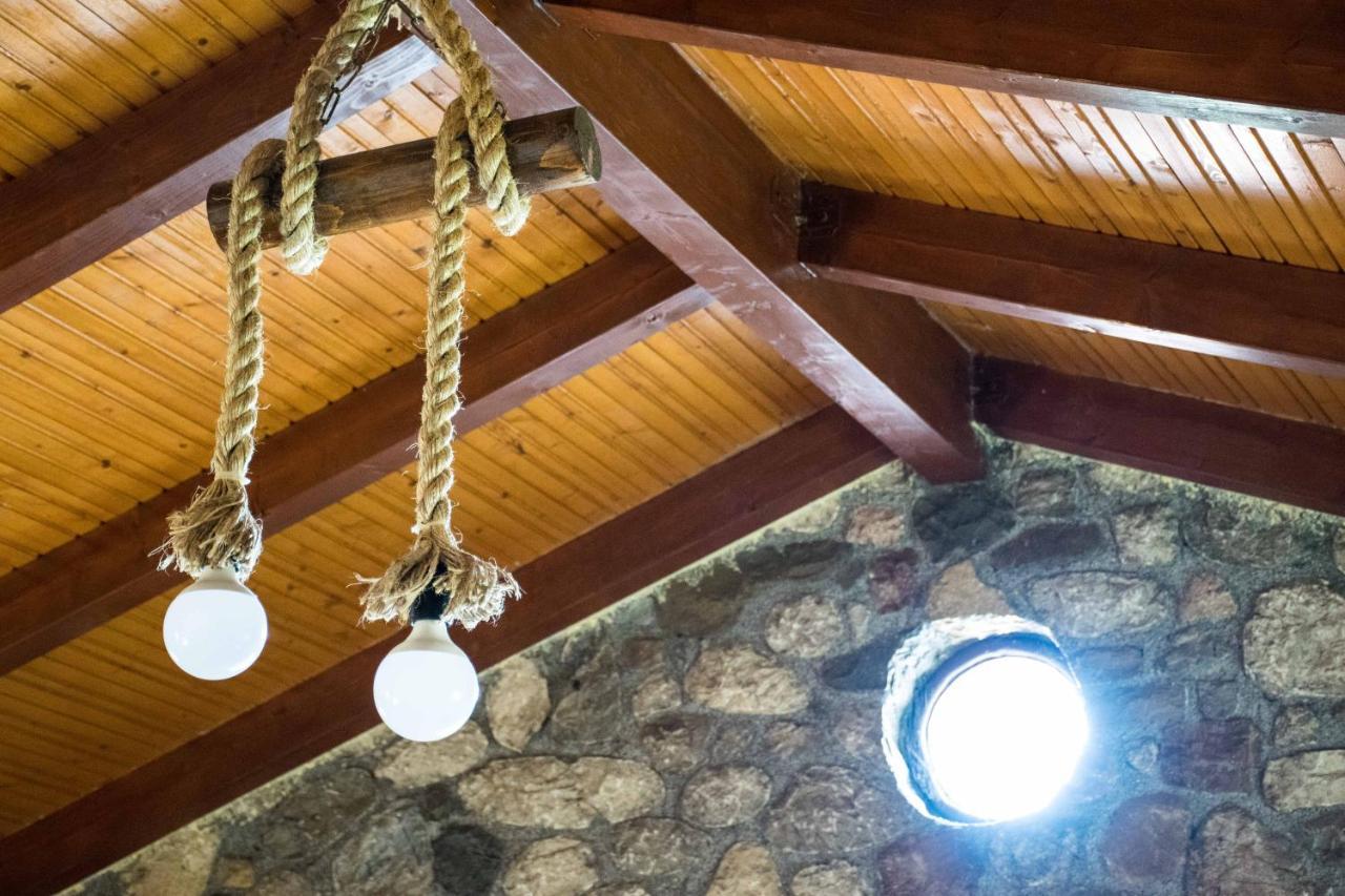 Paralía Patras Stonehouse With Large Yard - Πέτρινο Σπίτι Με Αυλήヴィラ エクステリア 写真