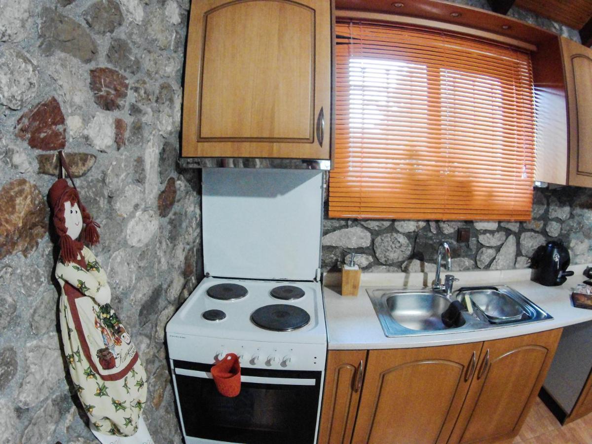 Paralía Patras Stonehouse With Large Yard - Πέτρινο Σπίτι Με Αυλήヴィラ エクステリア 写真