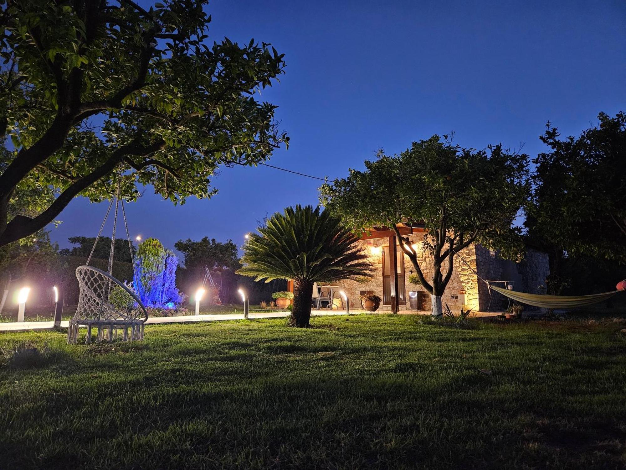 Paralía Patras Stonehouse With Large Yard - Πέτρινο Σπίτι Με Αυλήヴィラ エクステリア 写真